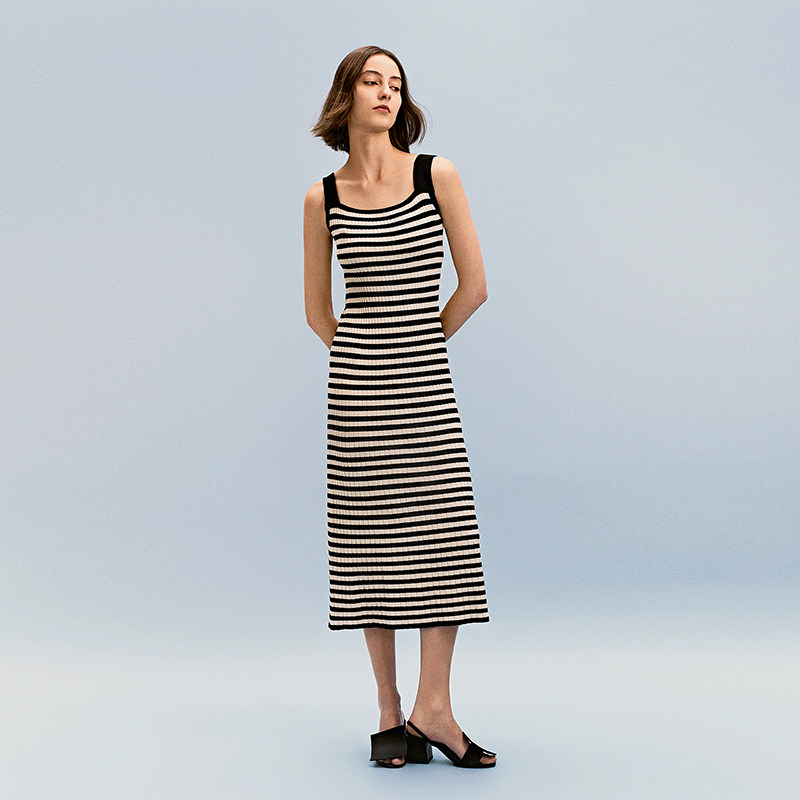 INSPIRE&STORIES春夏新款显瘦黑白条纹肌理宽肩带吊带连衣裙女