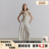 CHAN 春季 立体花朵交叉带露肩褶皱镂空无袖 VIKTORIA 上衣 银泰