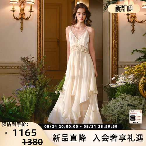 新款女立体蝴蝶吊带连衣裙