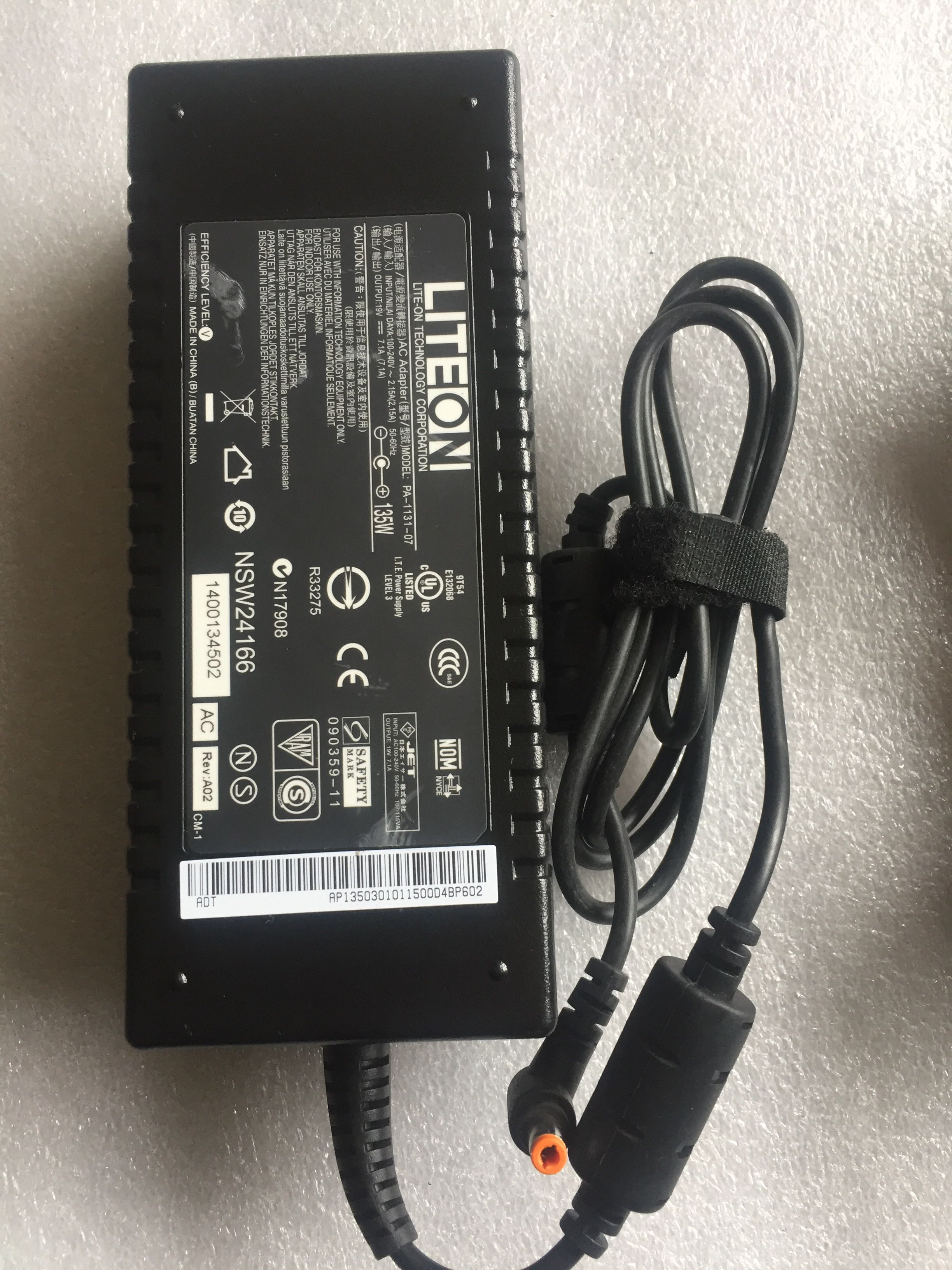 全新原装建兴19V7.1A开关电源配接器（PA-1131-07）笔记本充电