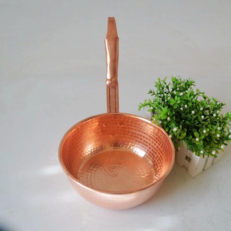 紫铜锅可以使用取水瓢煮米线长