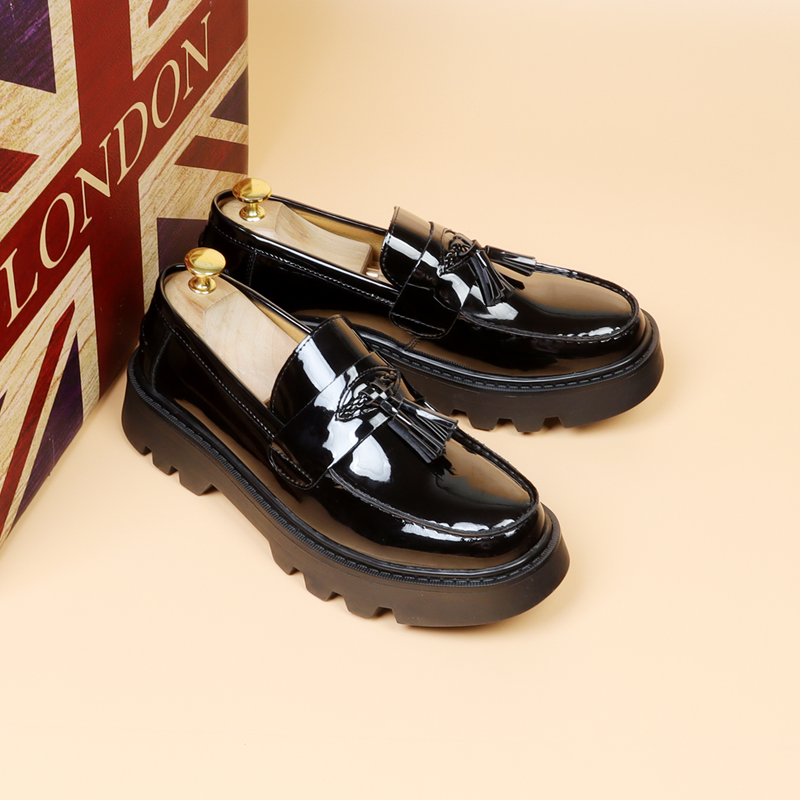 一脚蹬厚底增高漆皮尖头皮鞋子男