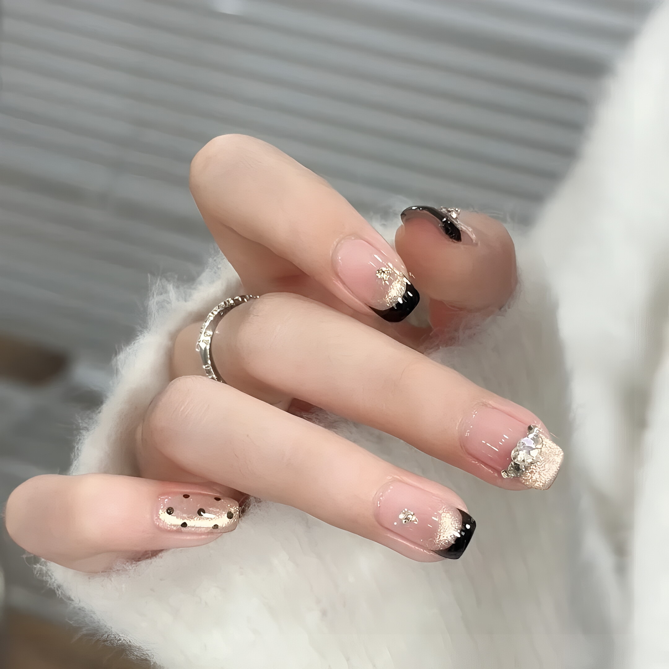 小香风微笑猫眼波点显白气质温柔法式高级感半手工穿戴甲可拆美甲