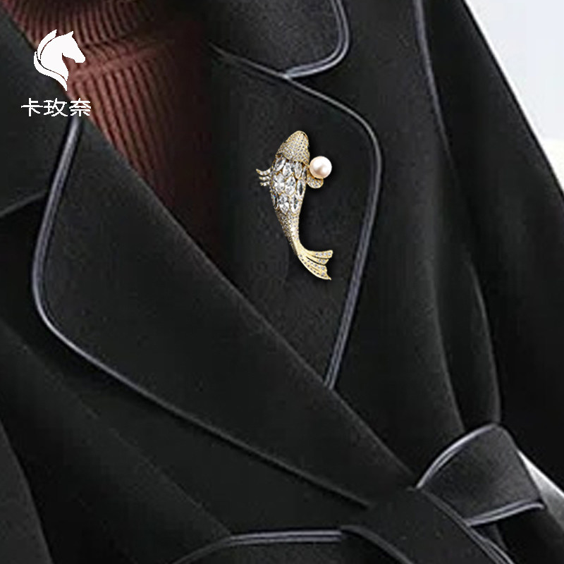 法国风格卡玫奈 锦鱼淡水珍珠金色锆石胸针小众设计大衣外套胸花