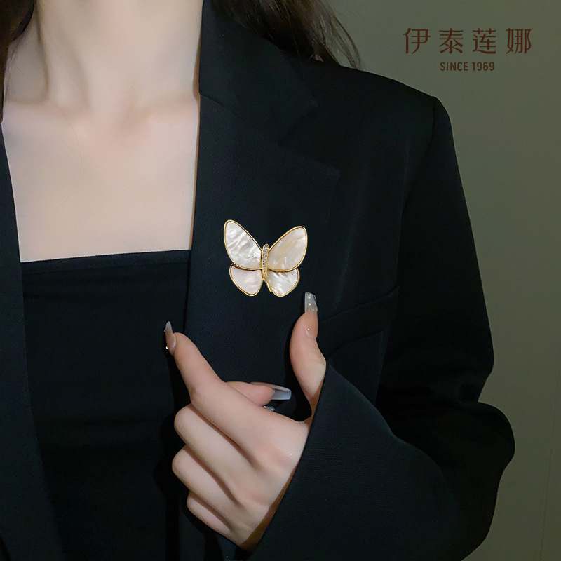 伊泰莲娜女天然贝壳蝴蝶金色胸针图片