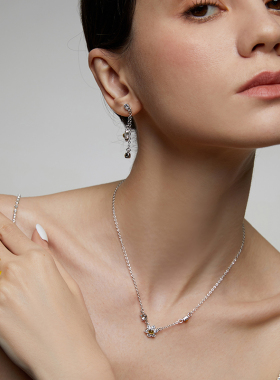 伊泰莲娜轻奢花朵项链女锁骨