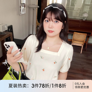 女装 新款 采多宝胖mm大码 2025夏季 刺绣T恤 法式 复古气质方领泡泡袖