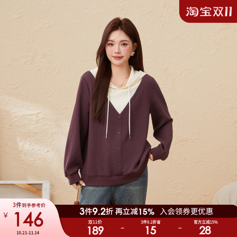 采多宝大码女装连帽假两件撞色拼接卫衣胖mm厚款防寒梨型长袖上衣