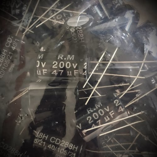 200v47uf 47uf200v全新原装RM 高频电解电容 体积13*25 正品【现货可直接拍下】质量保证。满额包邮活动火热进行中。高性价比，现货型号齐全，仓库系统化，专业配货，当天发出。欢迎购买。