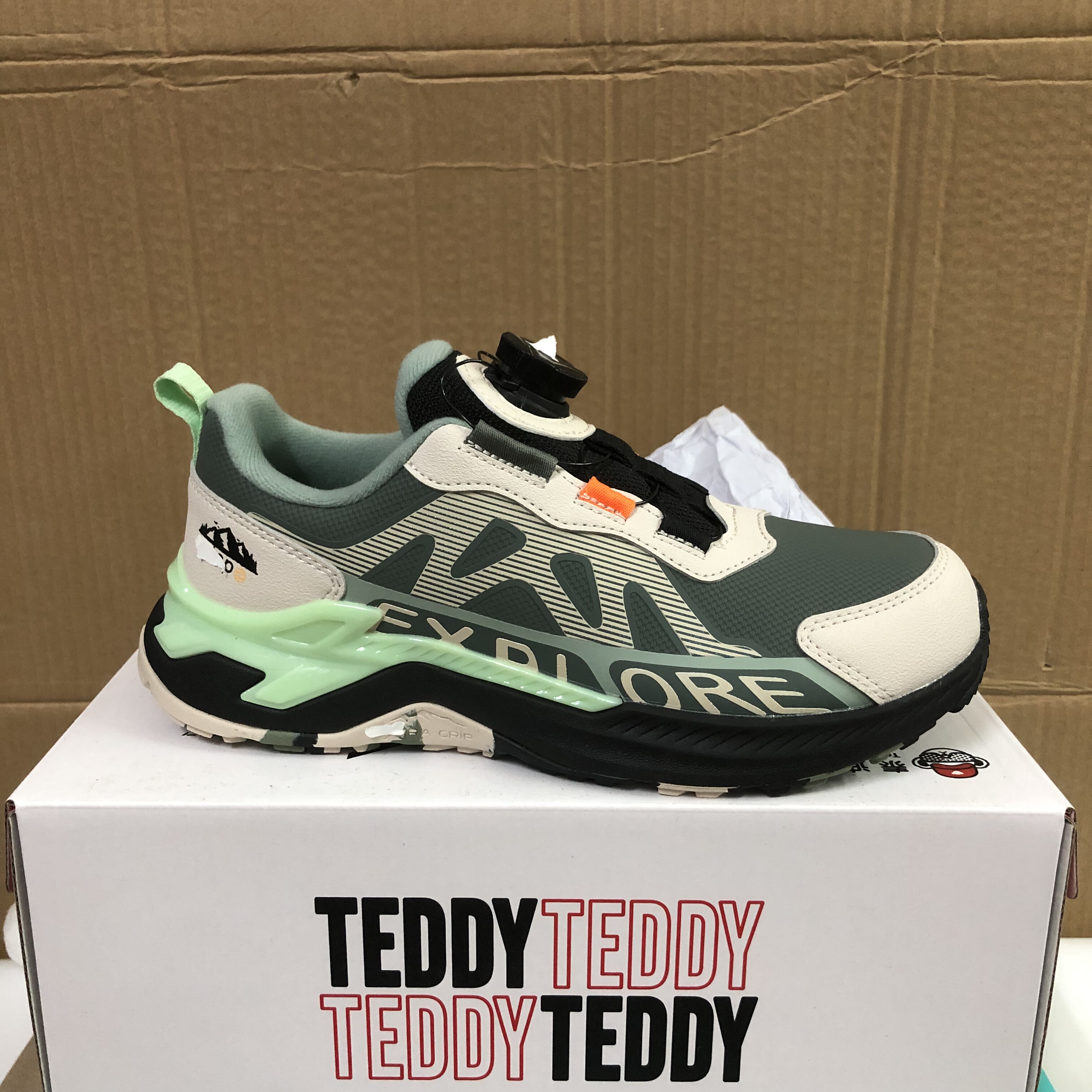 品牌童鞋皮面儿童运动鞋