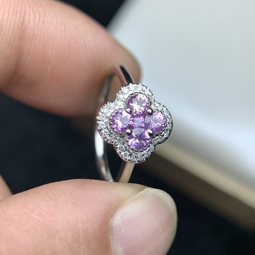 云熙钻钻18K金粉色蓝宝石戒指四叶草戒指可定制款式