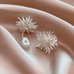 超美闪耀银白色立体烟花耳环2025流行无耳洞气质蒲公英耳钉免打孔
