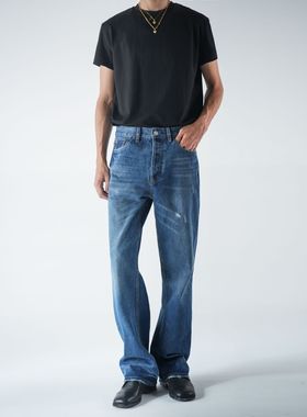 SEE ALSO『25蓝牛王2010M』新贵复古极简直筒微廓洗水磨破牛仔裤