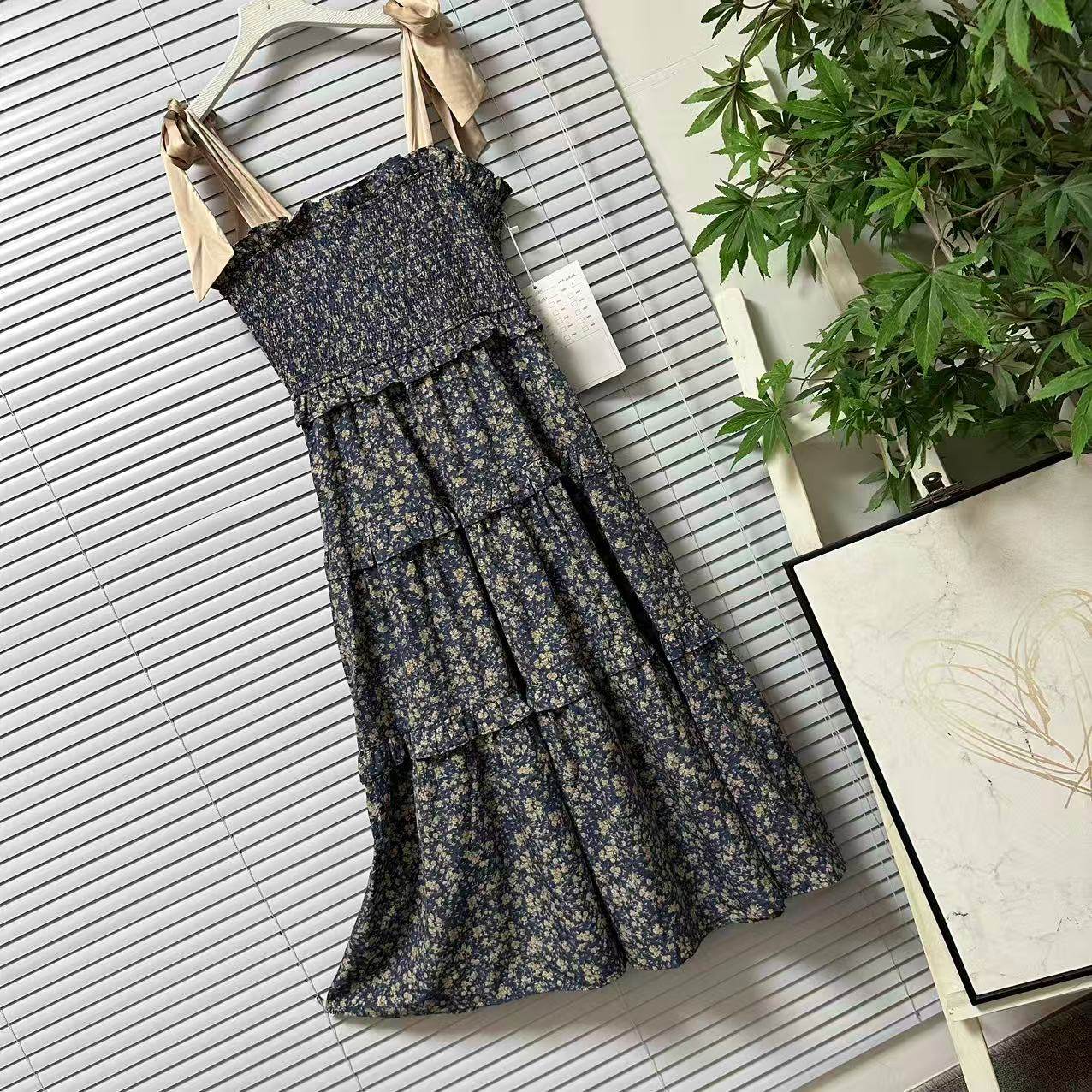 0905-13法系大牌时尚轻奢高级感碎花吊带连衣裙松紧打揽长裙子