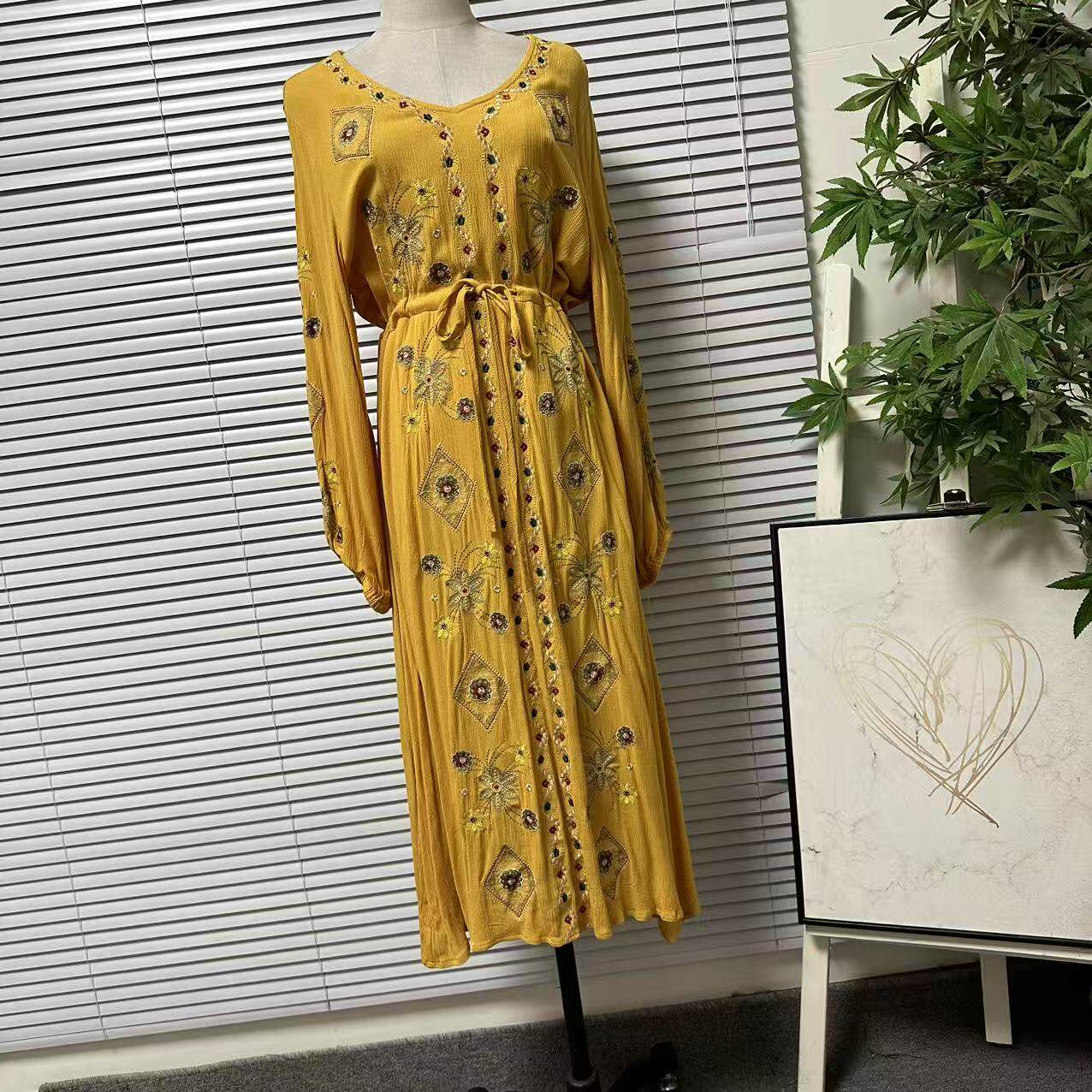 1119-28波西米亚风重工刺绣连衣裙女长袖V领收腰系带度假长裙