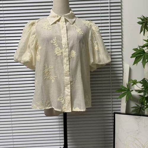 0417-30法式复古泡泡袖刺绣衬衫女翻领纽扣开衫米白色上烫钻短袖