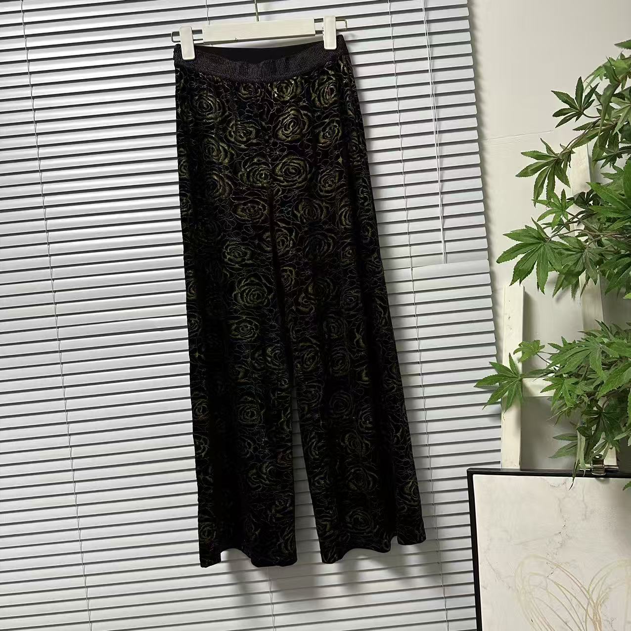1024-60复古丝绒烫金阔腿裤女高级感黑色印花直筒裤时尚休闲裤