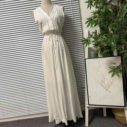 0602-1意大利文艺度假风V领A字裙连衣裙女夏收腰显瘦长裙气质穿搭