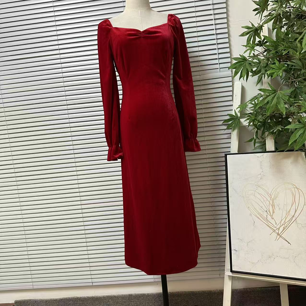 1017-32清仓 红色丝绒连衣裙长袖方领气质长裙高级感成熟优雅风