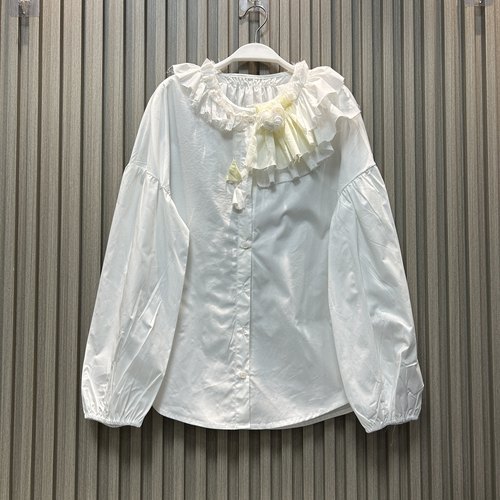 周美美  加利亚手工花多层次毛边木耳花边挂穗灯笼袖衬衫