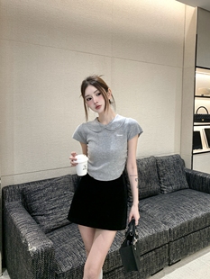 修身 BETMASS新款 上衣女夏季 正肩翻领刺绣针织灰色短袖 显瘦 T恤短款