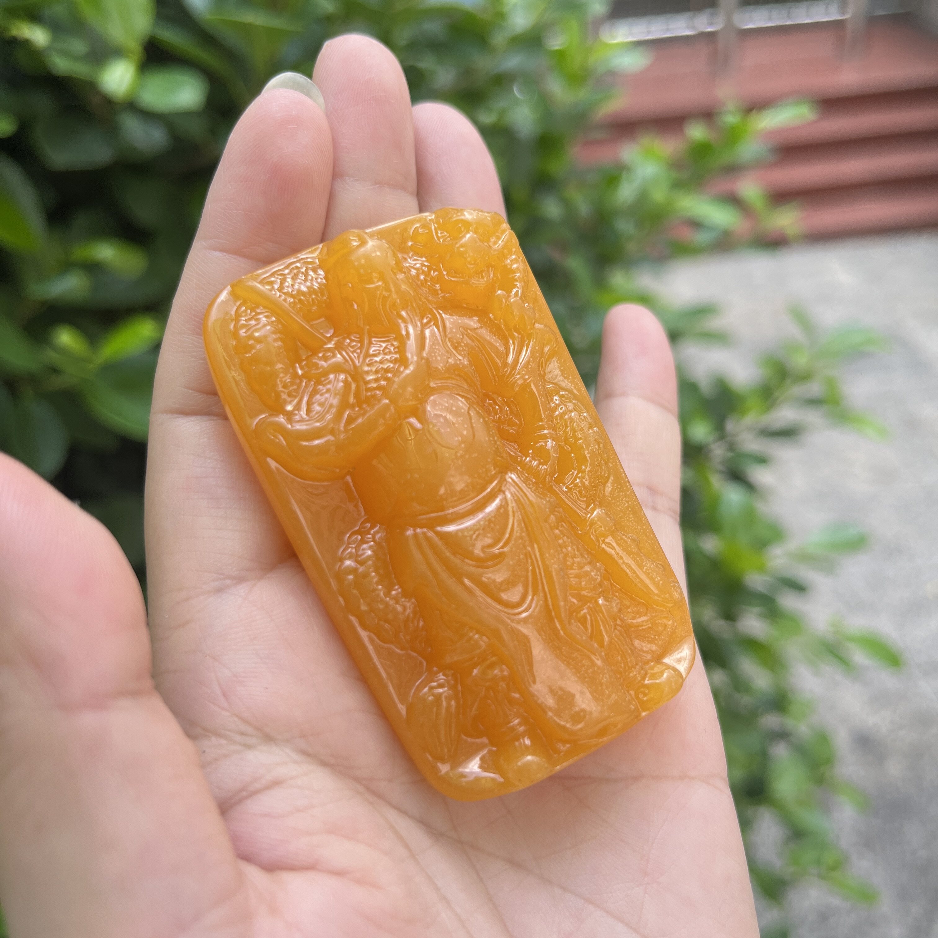 天然焦糖蜜蜡鸡油黄老蜡财神吊坠男女款毛衣链配饰关公雕花把玩件