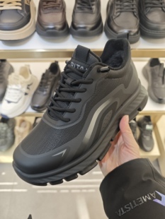 日泰男鞋2025冬新款时尚百搭舒适软底厚底运动大棉鞋