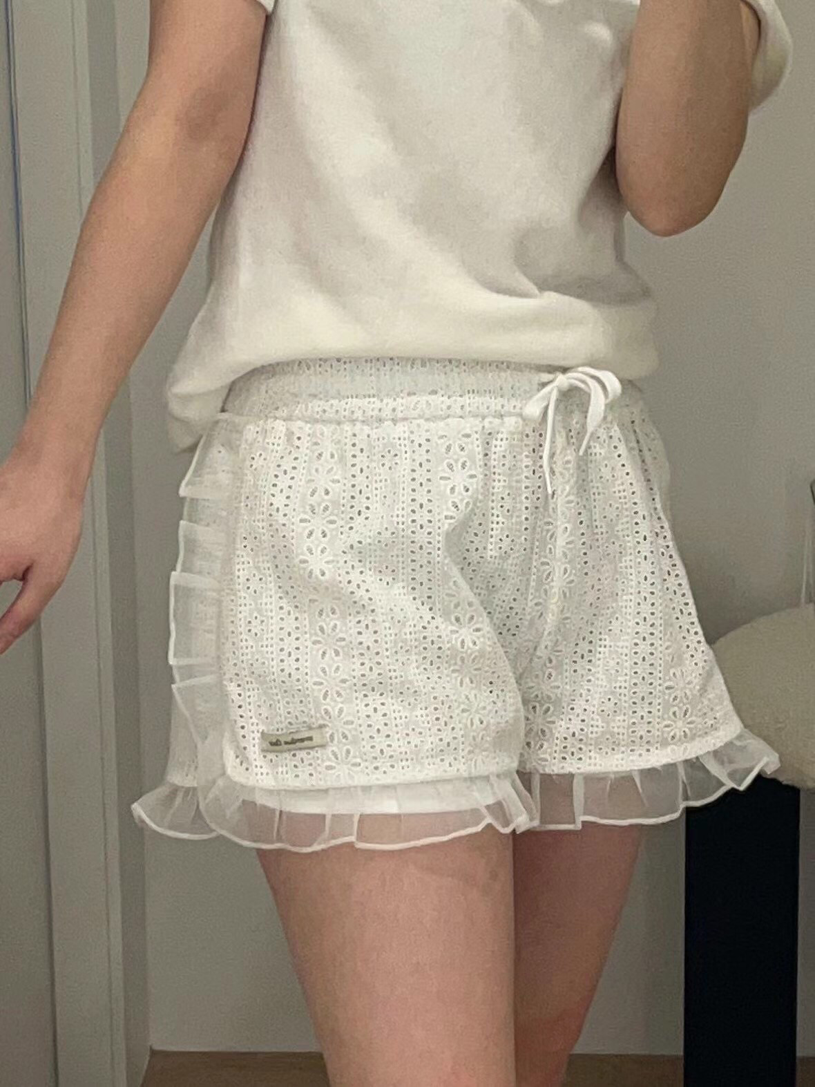 韩国overdueflair2025春季新款松紧抽绳蕾丝花边刺绣镂空短裤度假