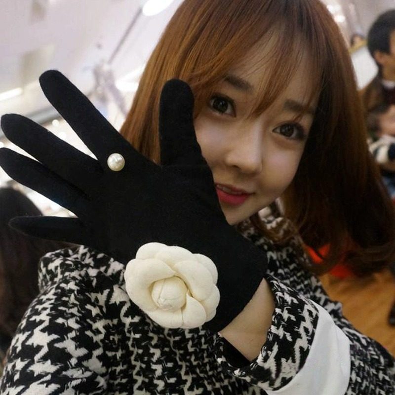 韩国小香风山茶花珍珠戒指羊毛手套加绒加厚触屏保暖女冬气质防寒