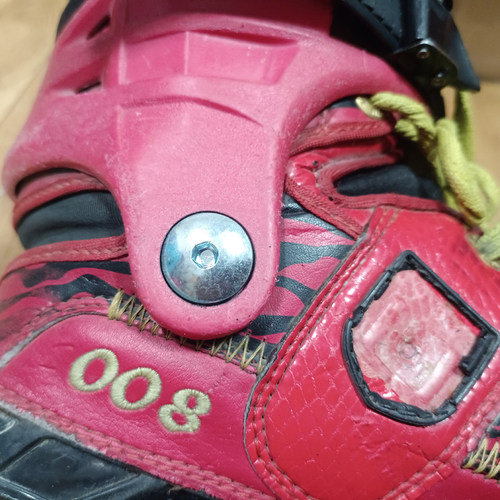 轮滑鞋蘑菇钉配件螺丝CUFF香菇扣