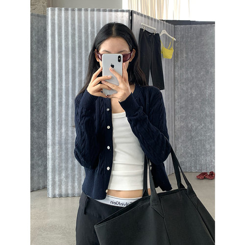 义乌市楠涛服饰有限公司2026秋季新款麻花针织开衫圆领单排扣毛衣