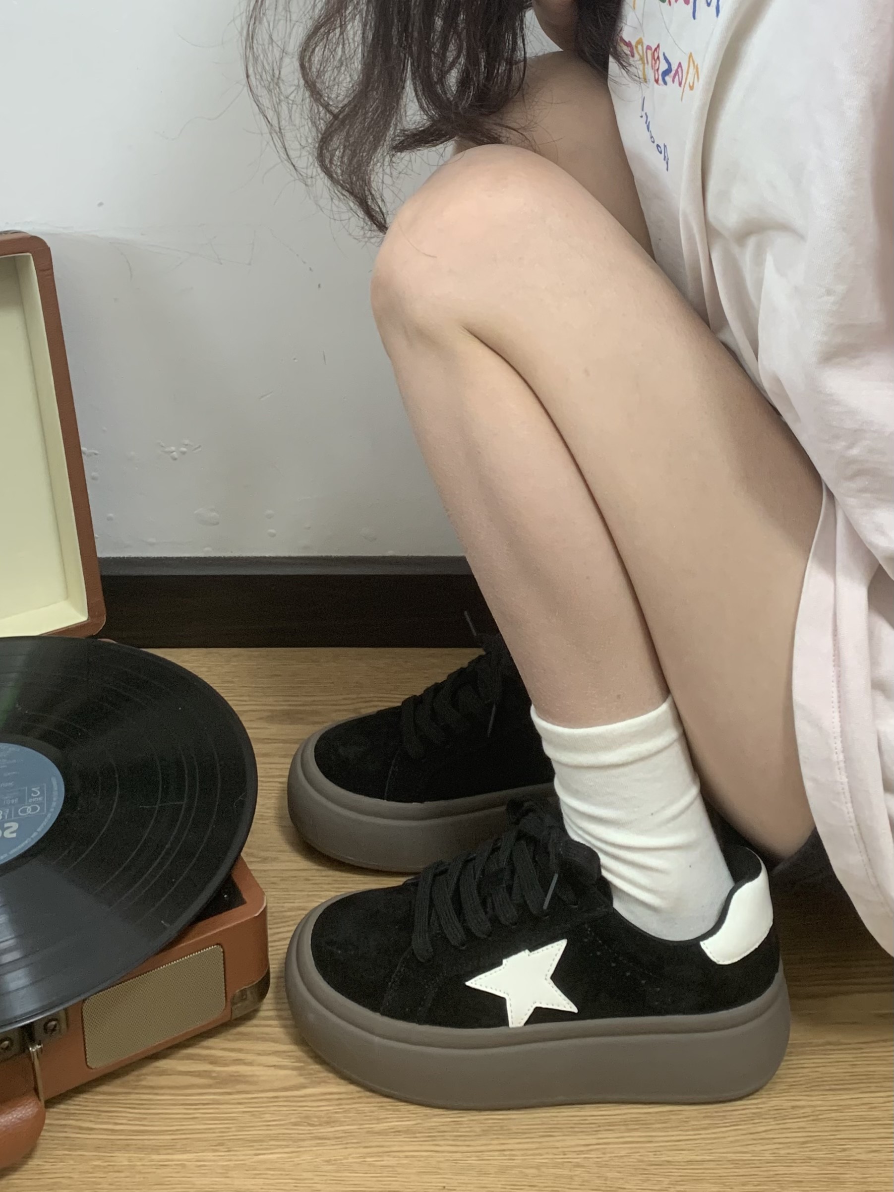 黄洛林 小众星星板鞋女2023秋季新款复古港风爆款厚底休闲小白鞋怎么看?