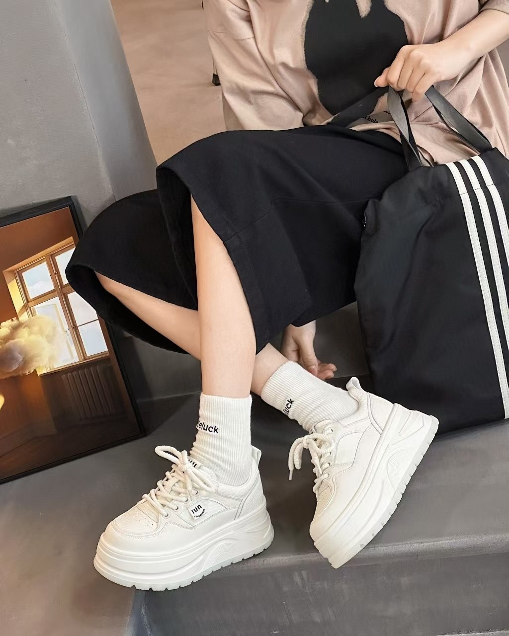 真皮透气小个子厚底增高轻便小白鞋女2025春季百搭休闲鞋运动板鞋