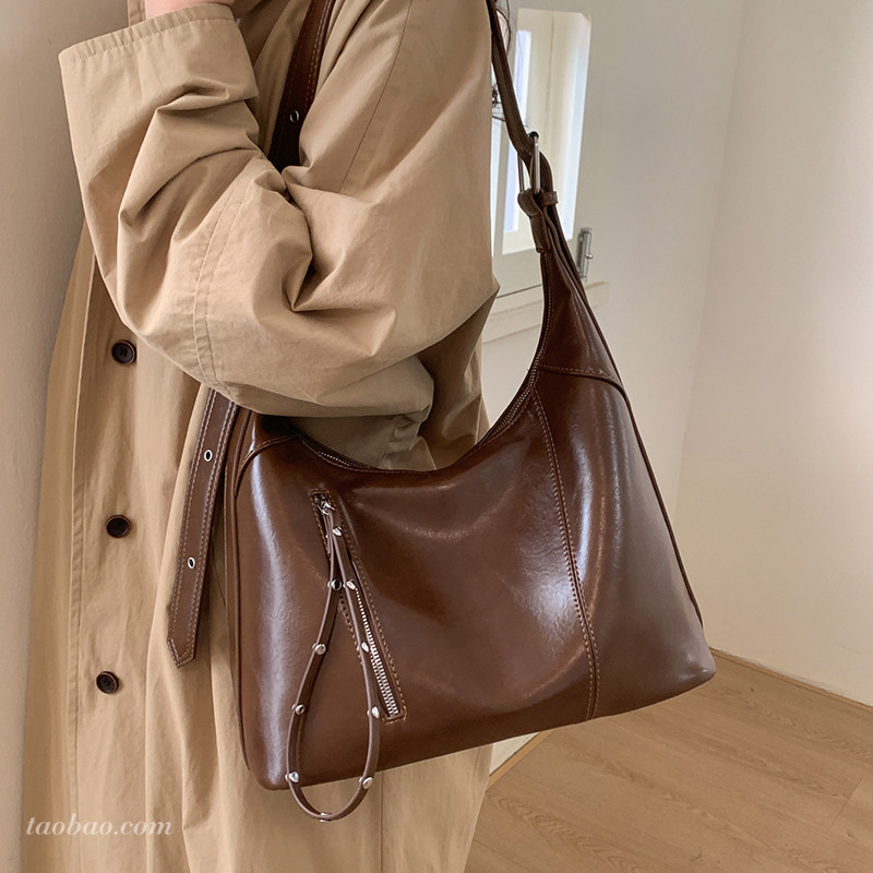高级感油皮复古女单肩包2025新款时尚大容量斜挎包通勤托特水桶包,箱包皮具/热销女包/男包,托特包,淘宝优惠券,粉丝福利购,淘宝优惠卷