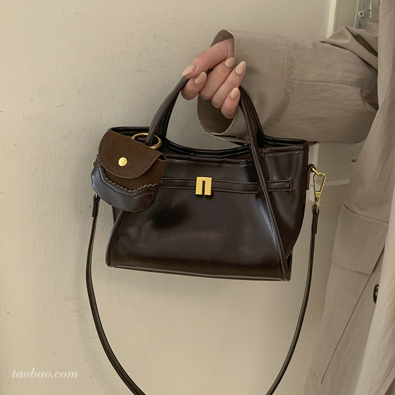 高级感复古油皮包包女2025新款时尚百搭斜挎包精致超火手提小拎包,箱包皮具/热销女包/男包,水桶包,淘宝优惠券,粉丝福利购,淘宝优惠卷