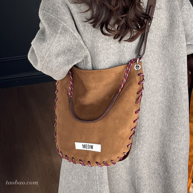 2025新款磨砂水桶包百搭单肩斜挎