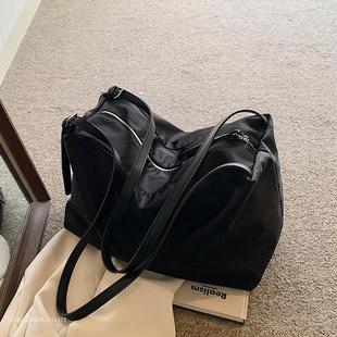 通勤大容量包包女2025新款 手提外出上班托特包 秋冬单肩斜挎包时尚