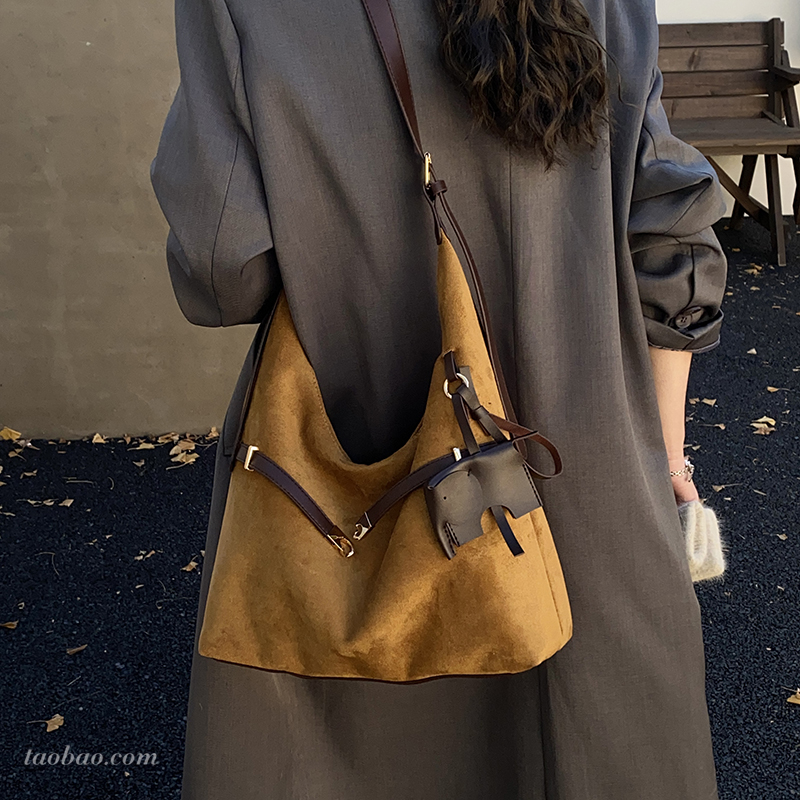 简约高级感麂皮绒包包