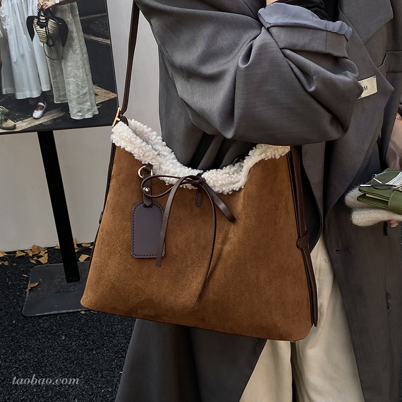 简约高级感麂皮绒托特包