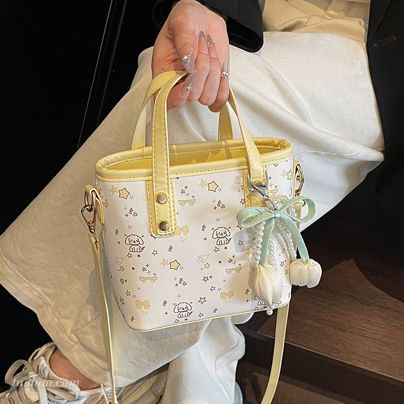 2025新款潮流时尚百搭水桶包