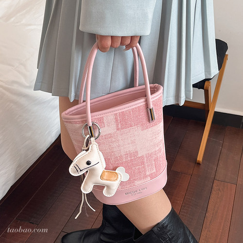 复古小众通勤女水桶包