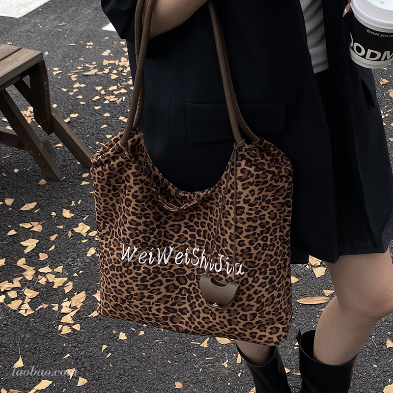 2025秋季新款潮流时尚托特包