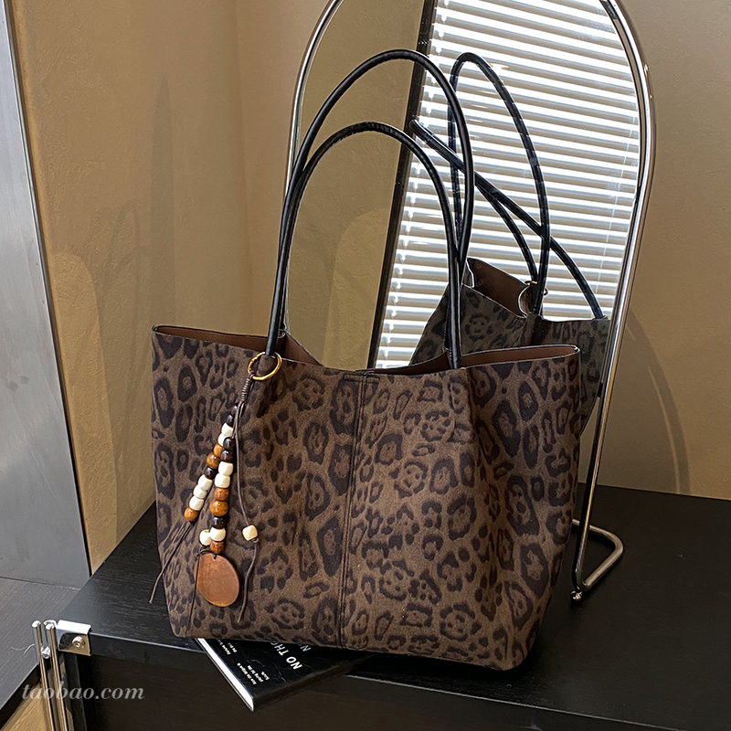 休闲松弛感大容量豹纹托特包