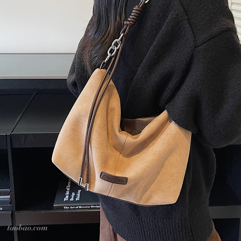 秋冬麂皮绒磨砂感通勤托特包