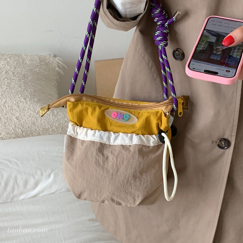 休闲小众撞色尼龙布包包女2026新款百搭斜挎包精致超火迷你手机包,箱包皮具/热销女包/男包,小方包,淘宝优惠券,粉丝福利购,淘宝优惠卷