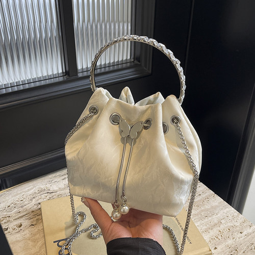 2025新款时尚百搭链条斜挎小包