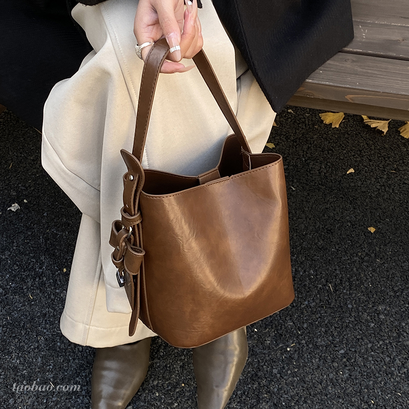 2025新款复古PU大容量水桶包