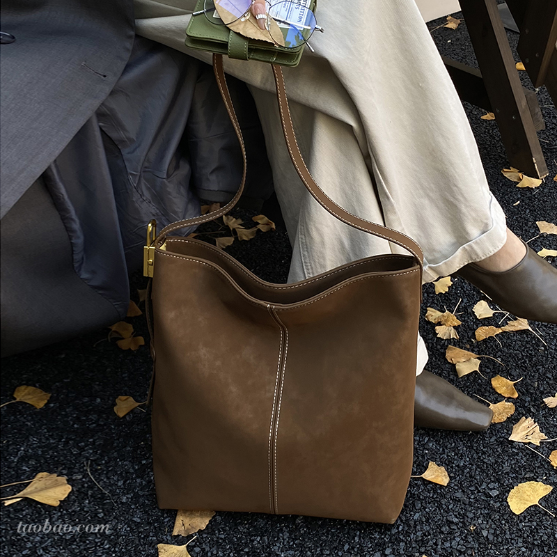 休闲大容量磨砂包通勤百搭单肩包