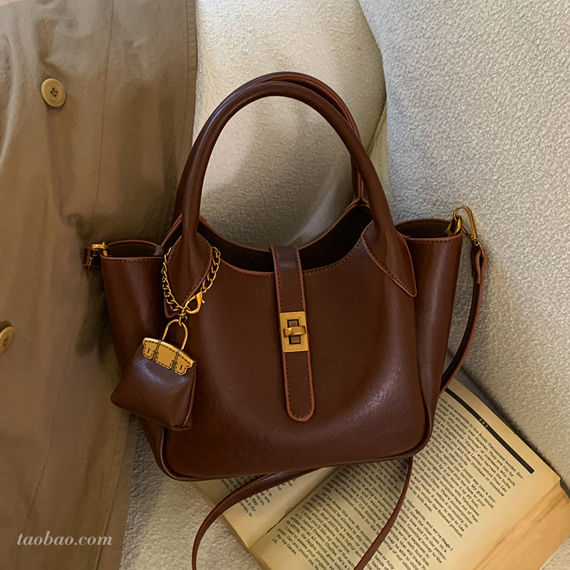 高级感复古女式手提小包包2026新款时尚百搭斜挎包通勤外出小拎包,箱包皮具/热销女包/男包,水桶包,淘宝优惠券,粉丝福利购,淘宝优惠卷