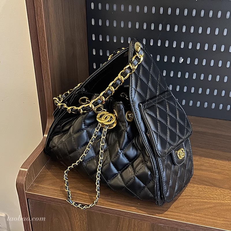 小香风菱格链条腋下包黑色水桶包